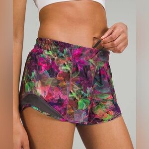 Lululemon Hotty Hot Low-Rise Lined Short 2.5" 2